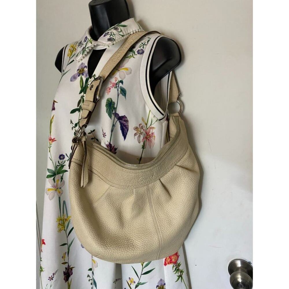 COACH Women's Large Tan Leather Shoulder Bag - Picture 8 of 13